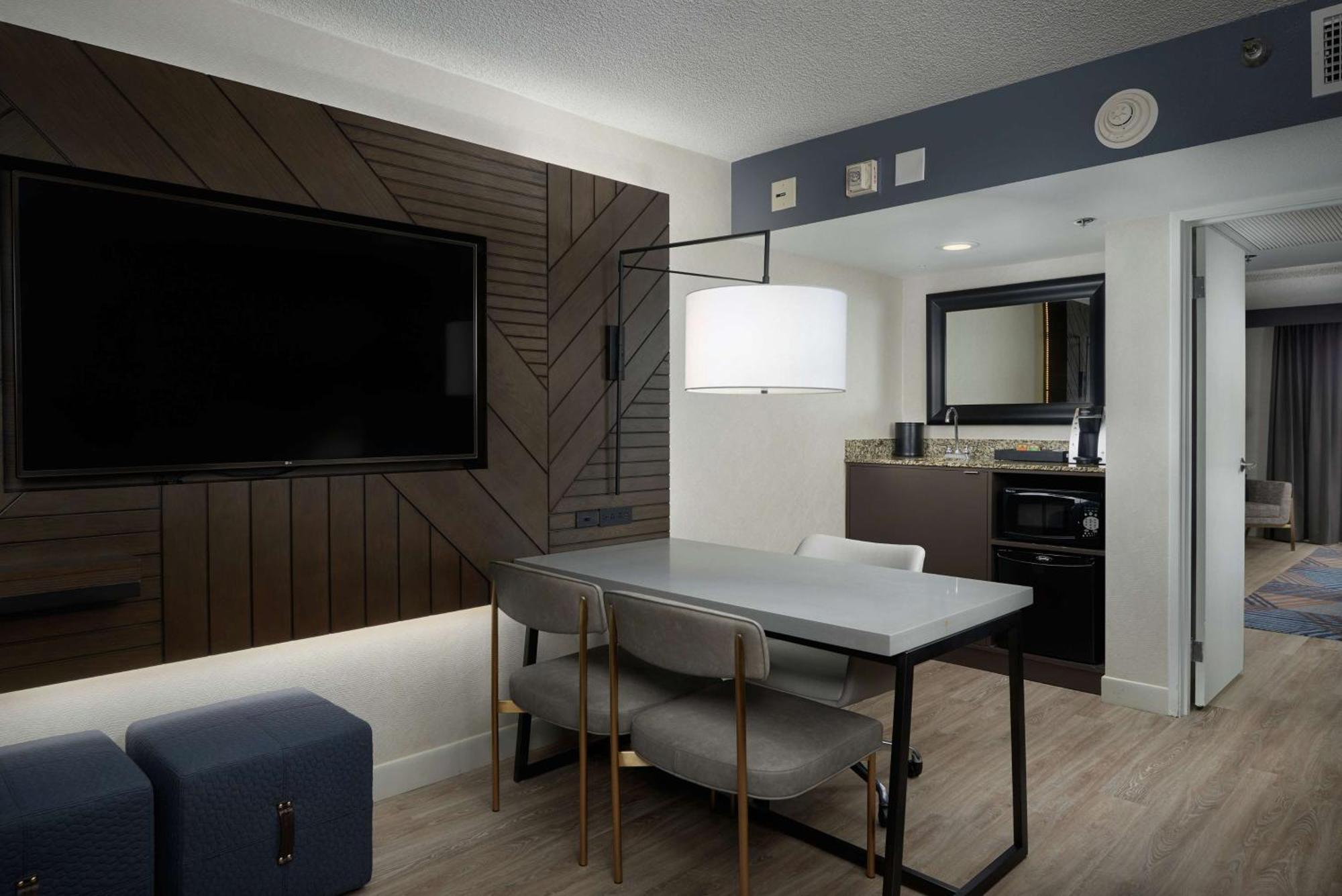 Embassy Suites By Hilton Los Angeles Downey Exterior foto
