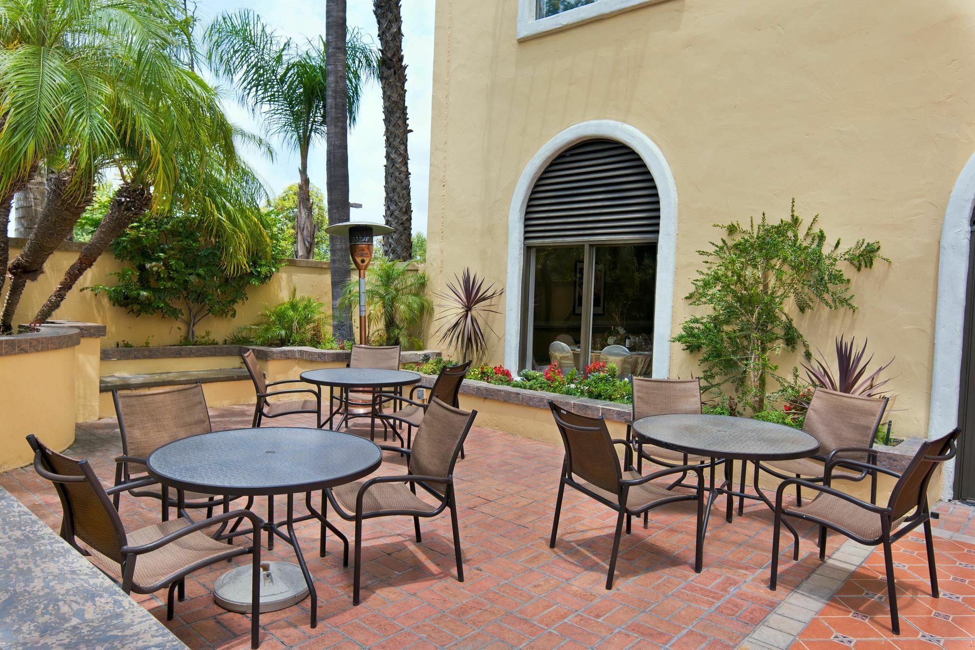 Embassy Suites By Hilton Los Angeles Downey Exterior foto